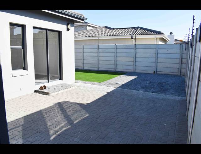 3 BEDROOM FREEHOLD TO LET IN PARKLANDS NORTH